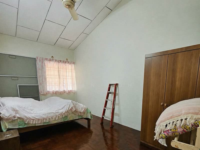 Rumah Teres 2 Tingkat untuk Dijual di Island Park (Jelutong) - Qyan Goh - Bedroom - PropertyGuru.com.my