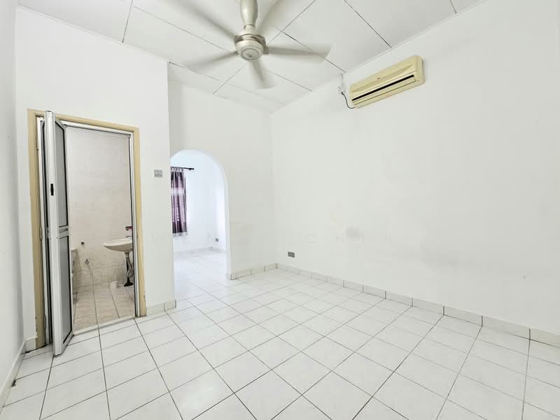 2-storey Terraced House for Sale in Bandar Bukit Puchong 2 (Puchong) - Wendy Chin - Bathroom - PropertyGuru.com.my