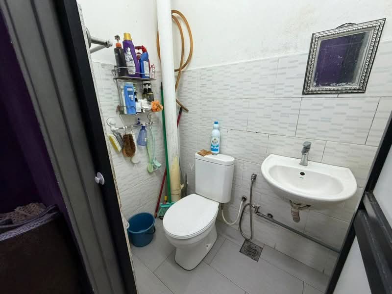 Rumah Teres 2 Tingkat untuk Dijual di Taman Mulia Jaya (Ampang) - Addy Ng - Bathroom - PropertyGuru.com.my