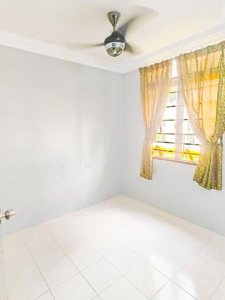 Apartment for Sale at Apartment Seroja - Halim Mazlan - Bedroom - PropertyGuru.com.my