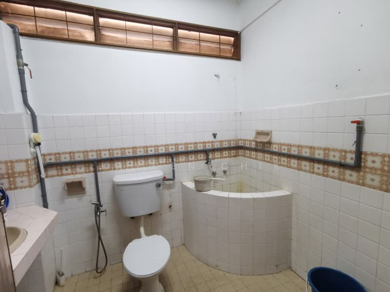 Rumah Berkembar untuk Dijual di Taman Desa (Kuala Lumpur) - Jayden Chik - Bathroom - PropertyGuru.com.my