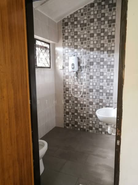 Rumah Teres 2 Tingkat untuk Disewa di SS2 (Petaling Jaya) - Esther Tan - Bathroom - PropertyGuru.com.my