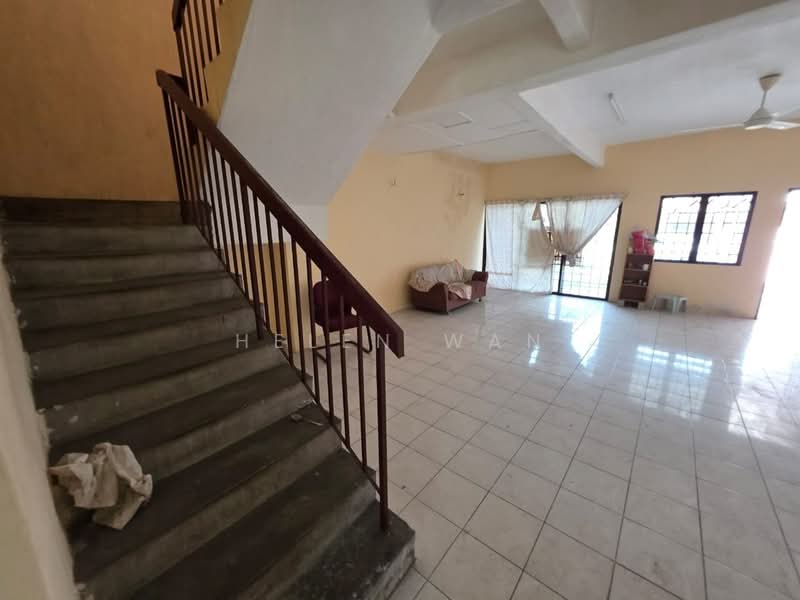 Rumah Teres 2 Tingkat untuk Dijual di Taman Bayu Perdana (Klang) - Helen Wan - Living Room - PropertyGuru.com.my