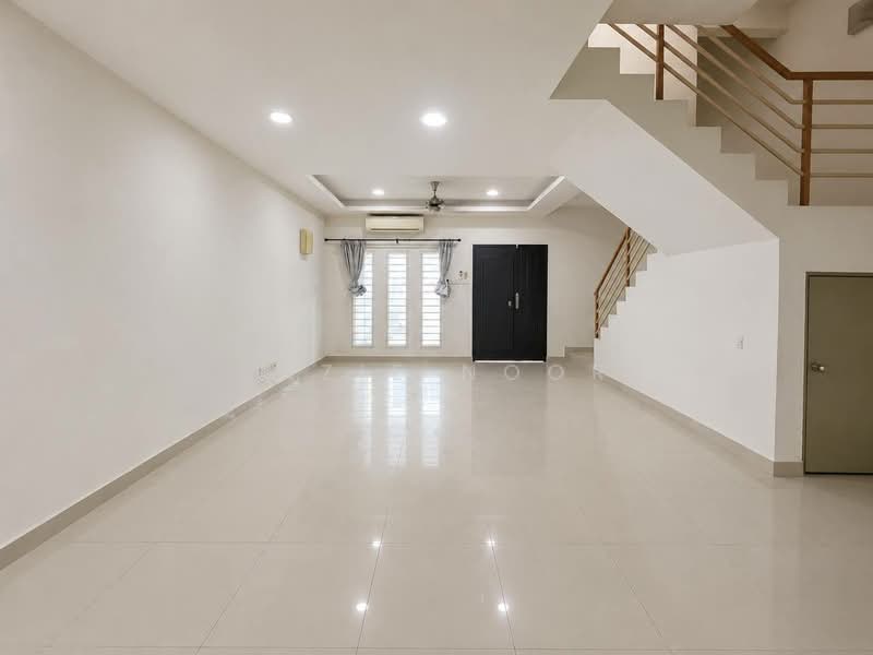 Rumah Teres 3 Tingkat untuk Dijual di Sungai Buloh (Selangor) - Fazie Noor - Living Room - PropertyGuru.com.my