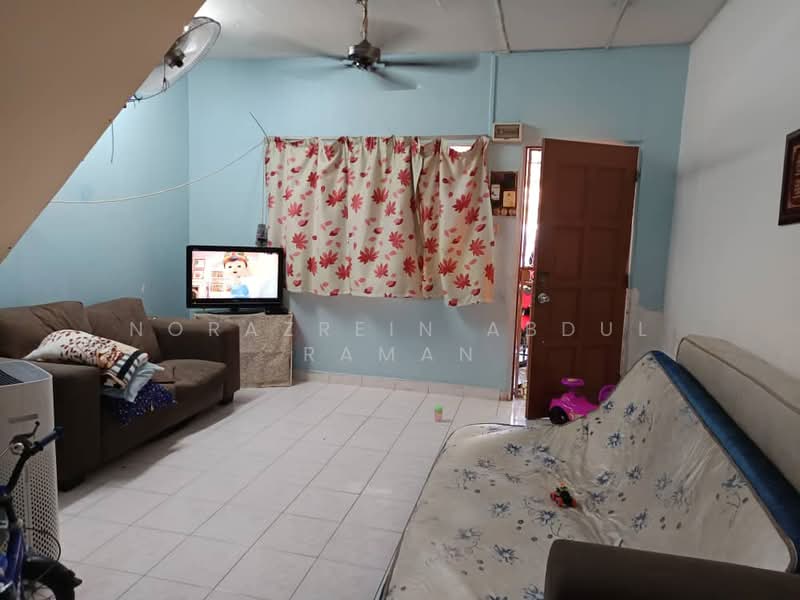2-storey Terraced House for Sale in Batu Caves (Selangor) - Norazrein Abdul Raman - Living Room - PropertyGuru.com.my