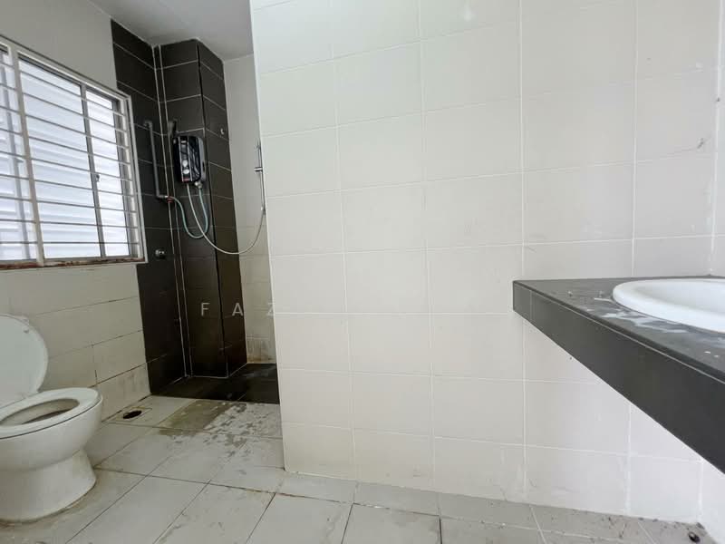 3-storey Terraced House for Sale in Sungai Buloh (Selangor) - Fazie Noor - Bathroom - PropertyGuru.com.my