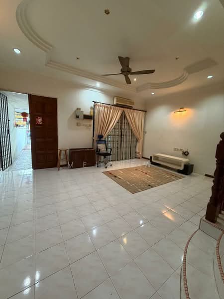 Rumah Teres 2 Tingkat untuk Dijual di Island Glades (Jelutong) - Mei Lew - Living Room - PropertyGuru.com.my