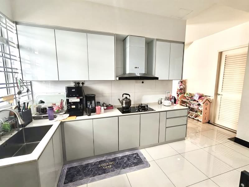 Cluster House for Sale in Setia Tropika (Johor Bahru) - Sheng Long - Kitchen - PropertyGuru.com.my