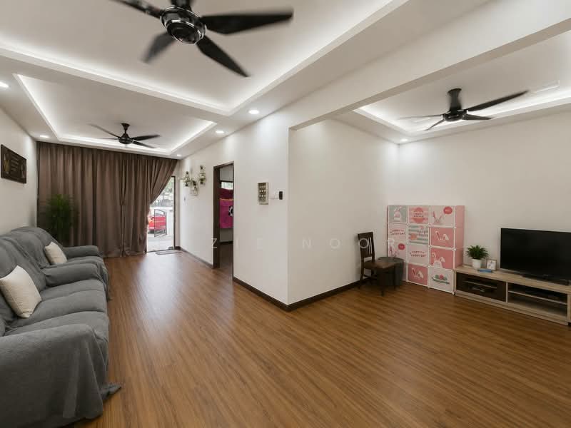1-storey Terraced House for Sale in Taman Puncak Jalil (Seri Kembangan) - Fazie Noor - Living Room - PropertyGuru.com.my