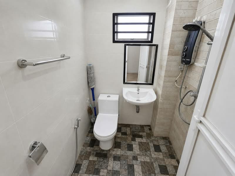 1-storey Terraced House for Sale in Taman Puncak Jalil (Seri Kembangan) - Fazie Noor - Bathroom - PropertyGuru.com.my