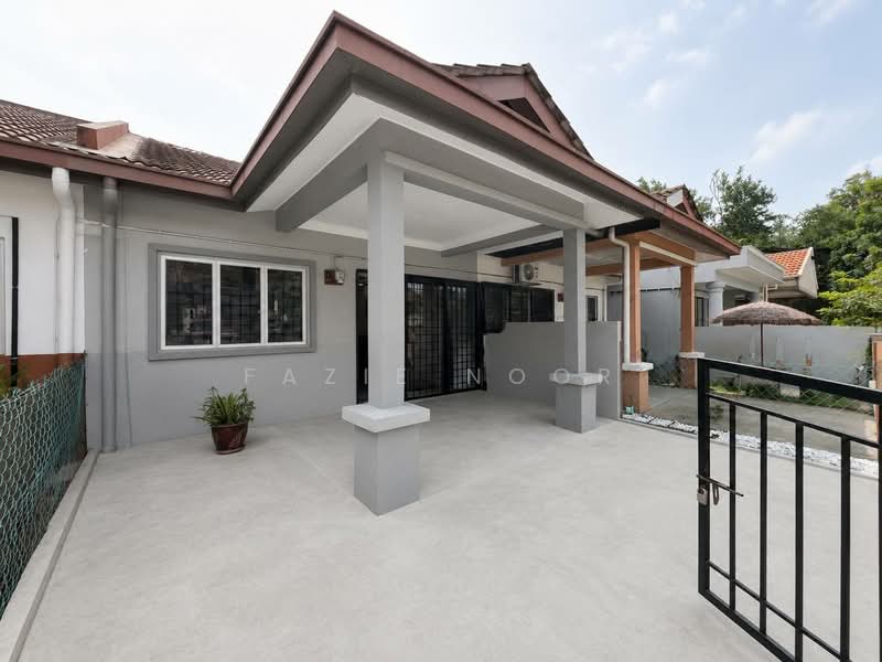 1-storey Terraced House for Sale in Taman Puncak Jalil (Seri Kembangan) - Fazie Noor - Exterior - PropertyGuru.com.my