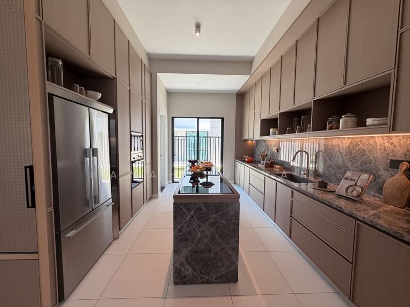 3-storey Terraced House for Sale in Seksyen U15 (Shah Alam) - Hanah Burhan - Kitchen - PropertyGuru.com.my