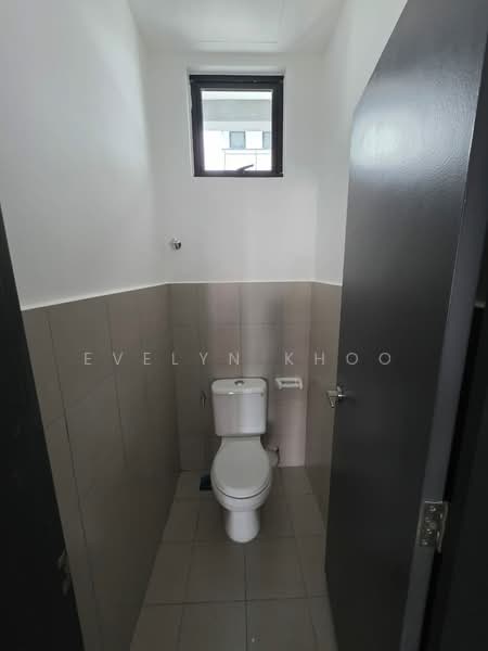 Shop for Rent in Bandar Gamuda Gardens (Rawang) - Evelyn Khoo - Bathroom - PropertyGuru.com.my