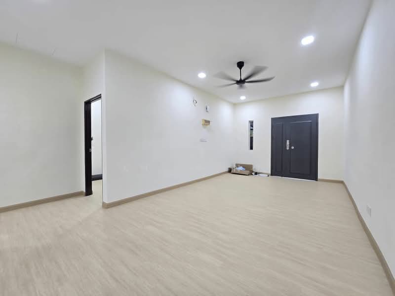 Rumah Teres 1 Tingkat untuk Dijual di Kampung Jawa (Klang) - KH Chong - Living Room - PropertyGuru.com.my