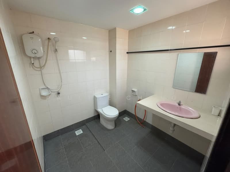 Townhouse for Rent in Jalan Ipoh (Kuala Lumpur) - Pauline Chong - Bathroom - PropertyGuru.com.my