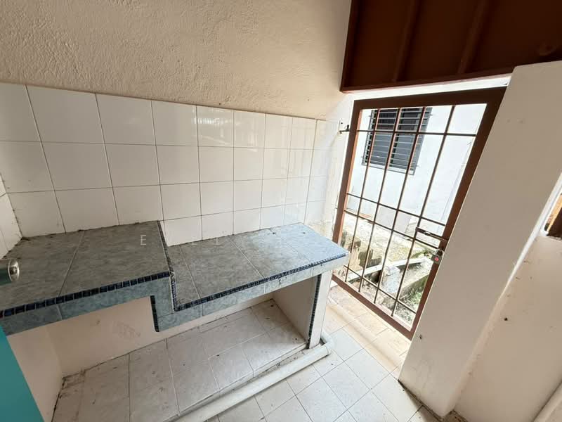 Rumah Teres 2 Tingkat untuk Dijual di Bandar Country Homes (Rawang) - Evelyn Khoo - Back Yard - PropertyGuru.com.my