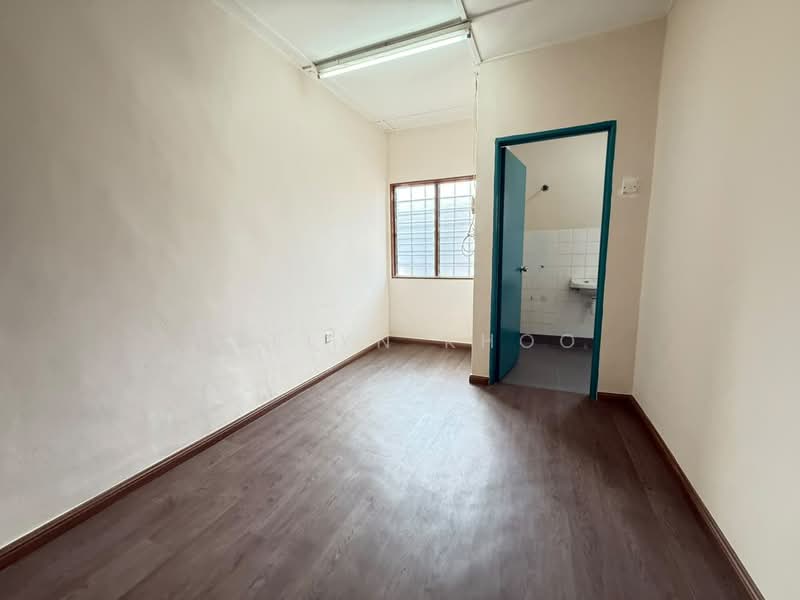 2-storey Terraced House for Rent in Bandar Country Homes (Rawang) - Evelyn Khoo - Room - PropertyGuru.com.my