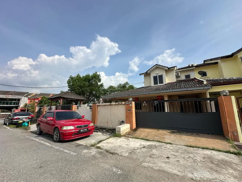 Terraced House for Sale in Bandar Country Homes (Rawang) - Andy Yap - Exterior - PropertyGuru.com.my
