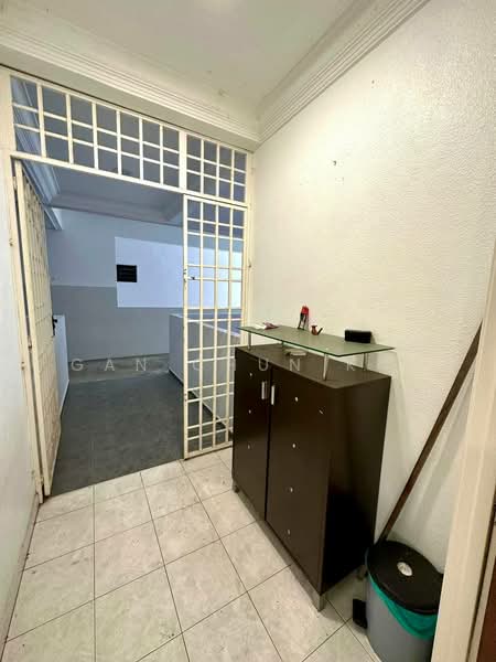 Pangsapuri untuk Disewa di Parkview Towers - Gan Chun Kai - Entrance - PropertyGuru.com.my