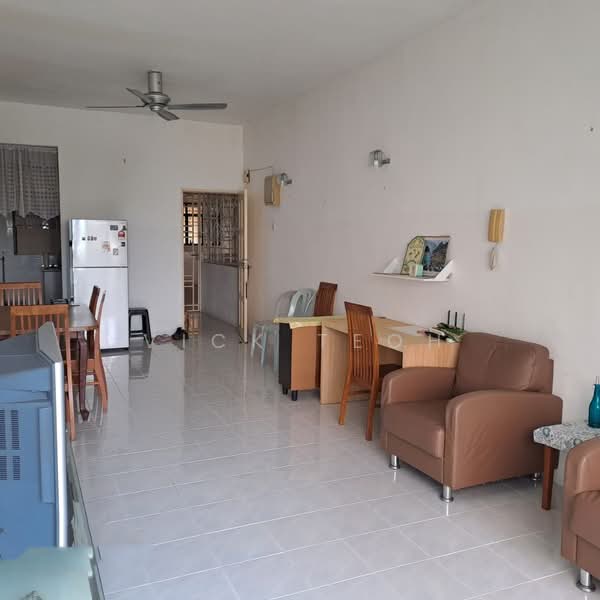 Kondominium untuk Dijual di Eden Seaview Condominium - Vick Teoh - Living Room - PropertyGuru.com.my
