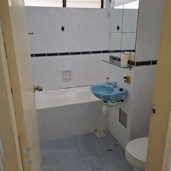 Kondominium untuk Dijual di Eden Seaview Condominium - Vick Teoh - Bathroom - PropertyGuru.com.my