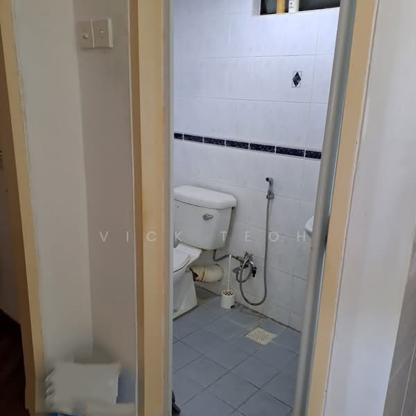 Kondominium untuk Dijual di Eden Seaview Condominium - Vick Teoh - Bathroom - PropertyGuru.com.my