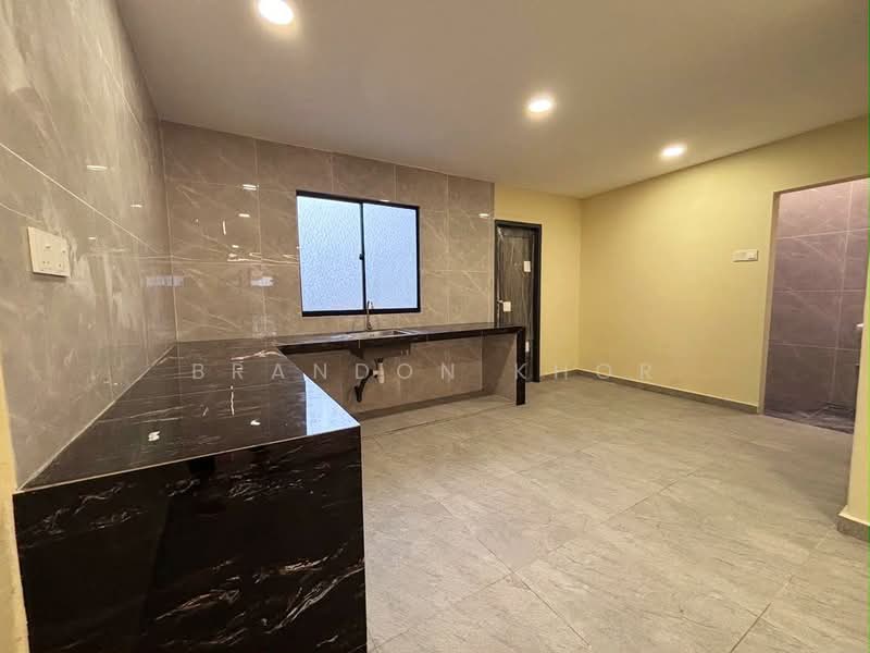 Rumah Teres 2-Tingkat untuk Dijual di Taman Anggerik (Tampoi) - Brandon Khor - PropertyGuru.com.my
