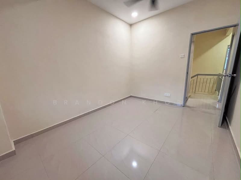 Rumah Teres 2-Tingkat untuk Dijual di Taman Anggerik (Tampoi) - Brandon Khor - PropertyGuru.com.my