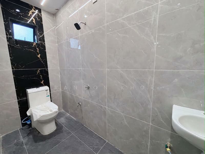 Rumah Teres 2-Tingkat untuk Dijual di Taman Anggerik (Tampoi) - Brandon Khor - PropertyGuru.com.my