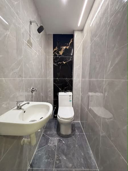 Rumah Teres 2-Tingkat untuk Dijual di Taman Anggerik (Tampoi) - Brandon Khor - PropertyGuru.com.my