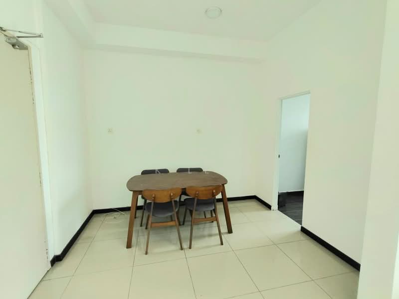 Service Residence for Rent at D'carlton (Residensi Seri Mega) - Ck Leow - Dining Room - PropertyGuru.com.my