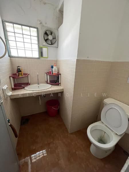 1-storey Terraced House for Sale in SS2 (Petaling Jaya) - Richard Liew - Bathroom - PropertyGuru.com.my