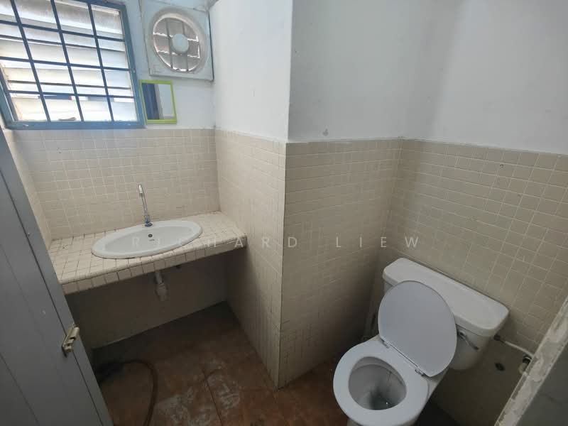 Rumah Teres 1-Tingkat untuk Dijual di SS2 (Petaling Jaya) - Richard Liew - Bathroom - PropertyGuru.com.my