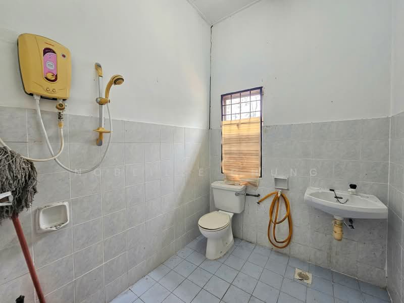 Rumah Banglo untuk Dijual di Pantai Sepang Putra (Sepang) - Nobeille Chung - Bathroom - PropertyGuru.com.my