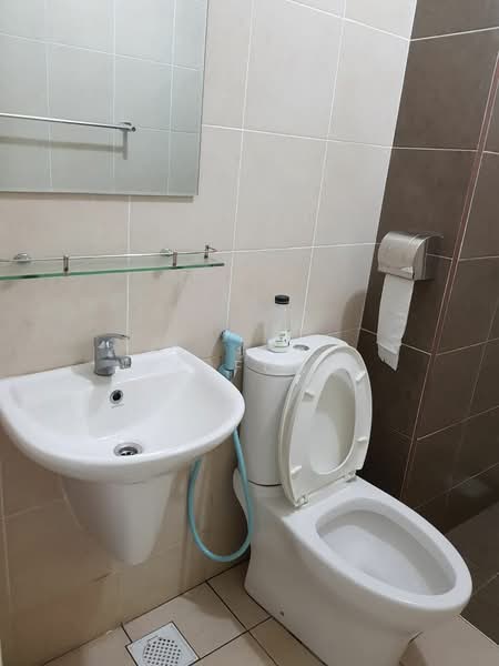 Servis Apartment untuk Disewa di Pangsapuri Tanah Emas (Golden Sands) - YC Fung - Bathroom - PropertyGuru.com.my