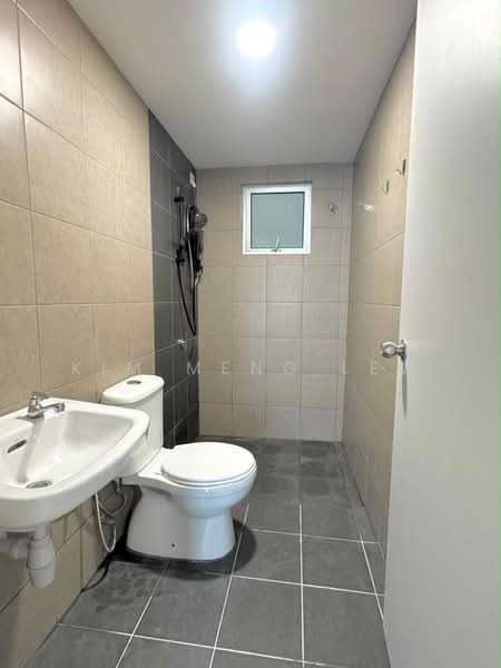 Kondominium untuk Disewa di Residensi Dutamas Dahlia - Kim Meng Lew - Bathroom - PropertyGuru.com.my