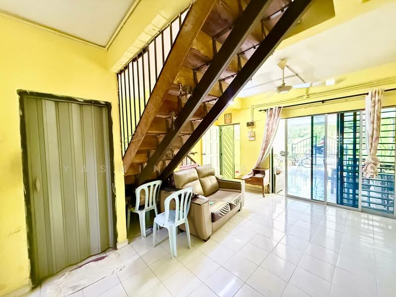Rumah Teres 2 Tingkat untuk Dijual di Taman Lingkaran Nur (Cheras) - Yasmin Sulaiman - Living Room - PropertyGuru.com.my