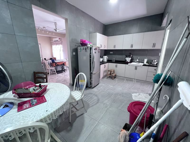 Rumah Teres 2 Tingkat untuk Dijual di Taman Kelana Idaman (Ara Damansara) - Henrick Tan - Kitchen - PropertyGuru.com.my