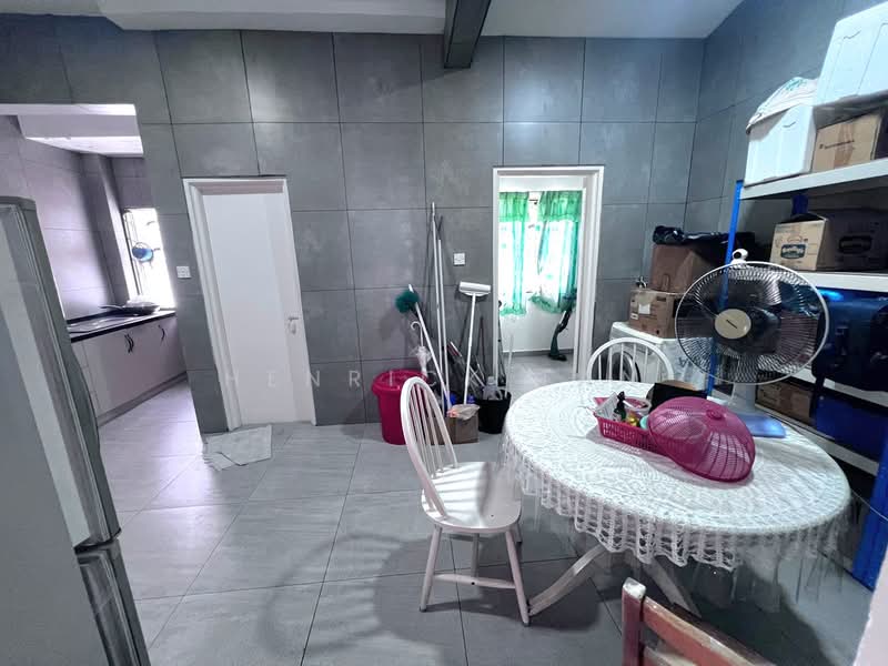 Rumah Teres 2 Tingkat untuk Dijual di Taman Kelana Idaman (Ara Damansara) - Henrick Tan - Kitchen - PropertyGuru.com.my