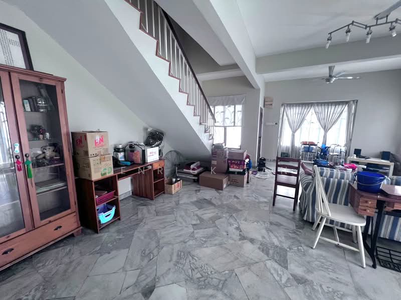 Rumah Teres 2 Tingkat untuk Dijual di Taman Kelana Idaman (Ara Damansara) - Henrick Tan - Living Room - PropertyGuru.com.my