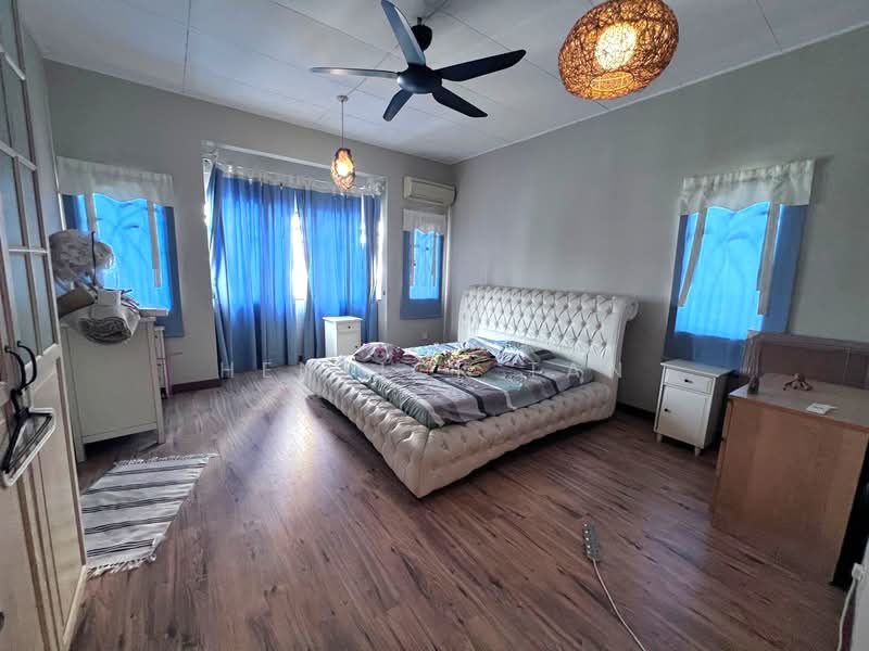 Rumah Teres 2 Tingkat untuk Dijual di Taman Kelana Idaman (Ara Damansara) - Henrick Tan - Bedroom - PropertyGuru.com.my