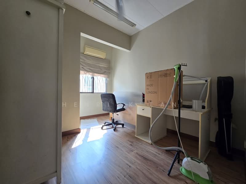 Rumah Teres 2 Tingkat untuk Dijual di Taman Kelana Idaman (Ara Damansara) - Henrick Tan - Study - PropertyGuru.com.my