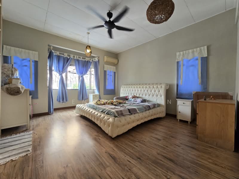 Rumah Teres 2 Tingkat untuk Dijual di Taman Kelana Idaman (Ara Damansara) - Henrick Tan - Bedroom - PropertyGuru.com.my