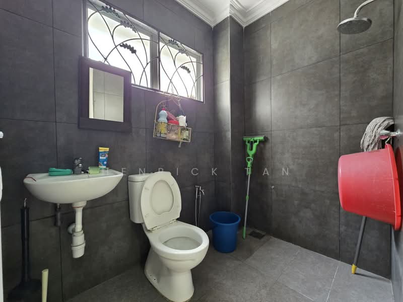 Rumah Teres 2 Tingkat untuk Dijual di Taman Kelana Idaman (Ara Damansara) - Henrick Tan - Bathroom - PropertyGuru.com.my