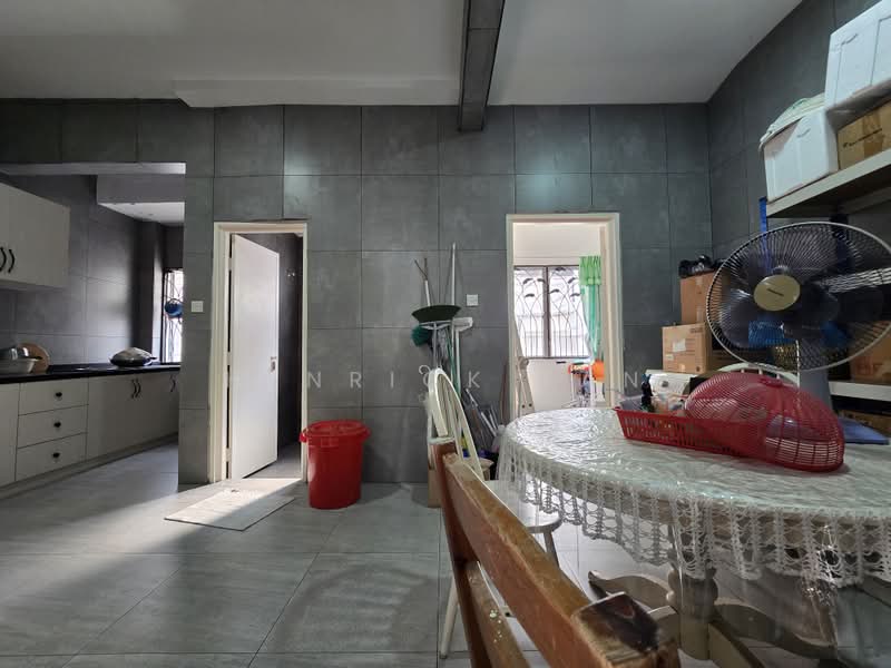 Rumah Teres 2 Tingkat untuk Dijual di Taman Kelana Idaman (Ara Damansara) - Henrick Tan - Kitchen - PropertyGuru.com.my