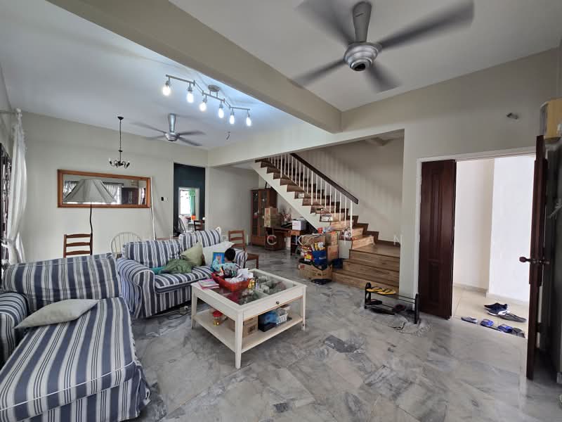Rumah Teres 2 Tingkat untuk Dijual di Taman Kelana Idaman (Ara Damansara) - Henrick Tan - Living Room - PropertyGuru.com.my