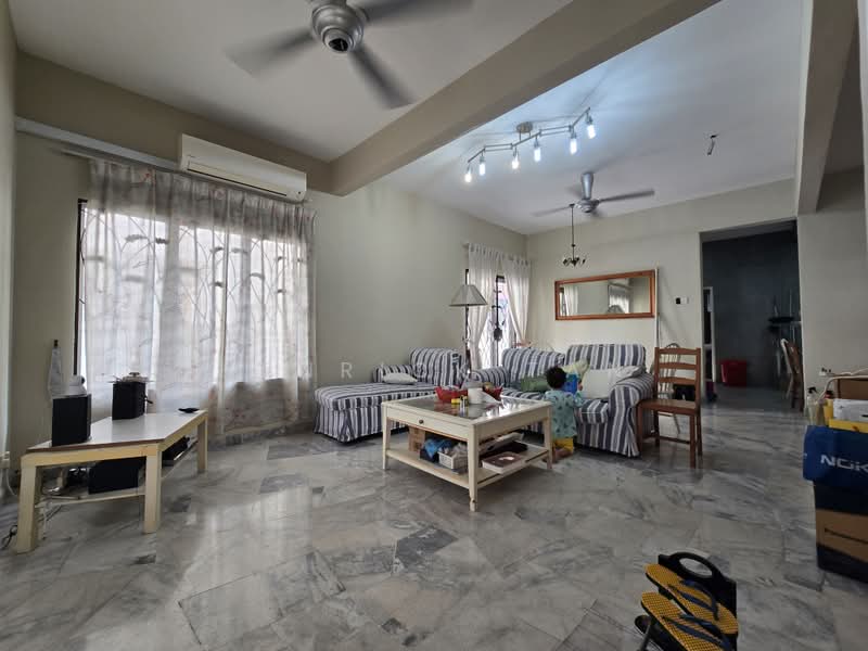 Rumah Teres 2 Tingkat untuk Dijual di Taman Kelana Idaman (Ara Damansara) - Henrick Tan - Living Room - PropertyGuru.com.my