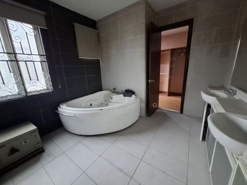 Bungalow for Rent in Taman Yarl (Jalan Klang Lama (Old Klang Road)) - FC Wong - Bathroom - PropertyGuru.com.my