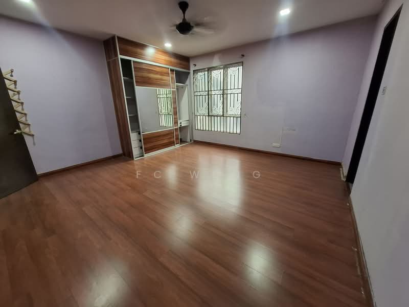 Bungalow for Rent in Taman Yarl (Jalan Klang Lama (Old Klang Road)) - FC Wong - Bedroom - PropertyGuru.com.my