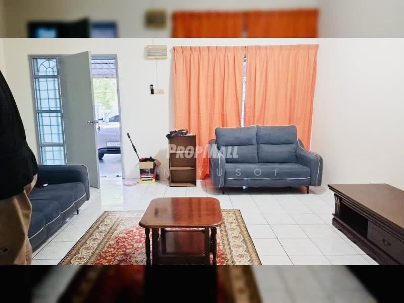 Rumah Teres 2 Tingkat untuk Disewa di Bandar Tasik Kesuma (Beranang) - Erin Yusof - Living Room - PropertyGuru.com.my
